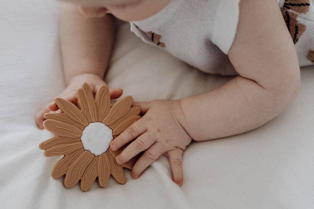 WOVEN KIDS - Silicone Teether | Clay Daisy