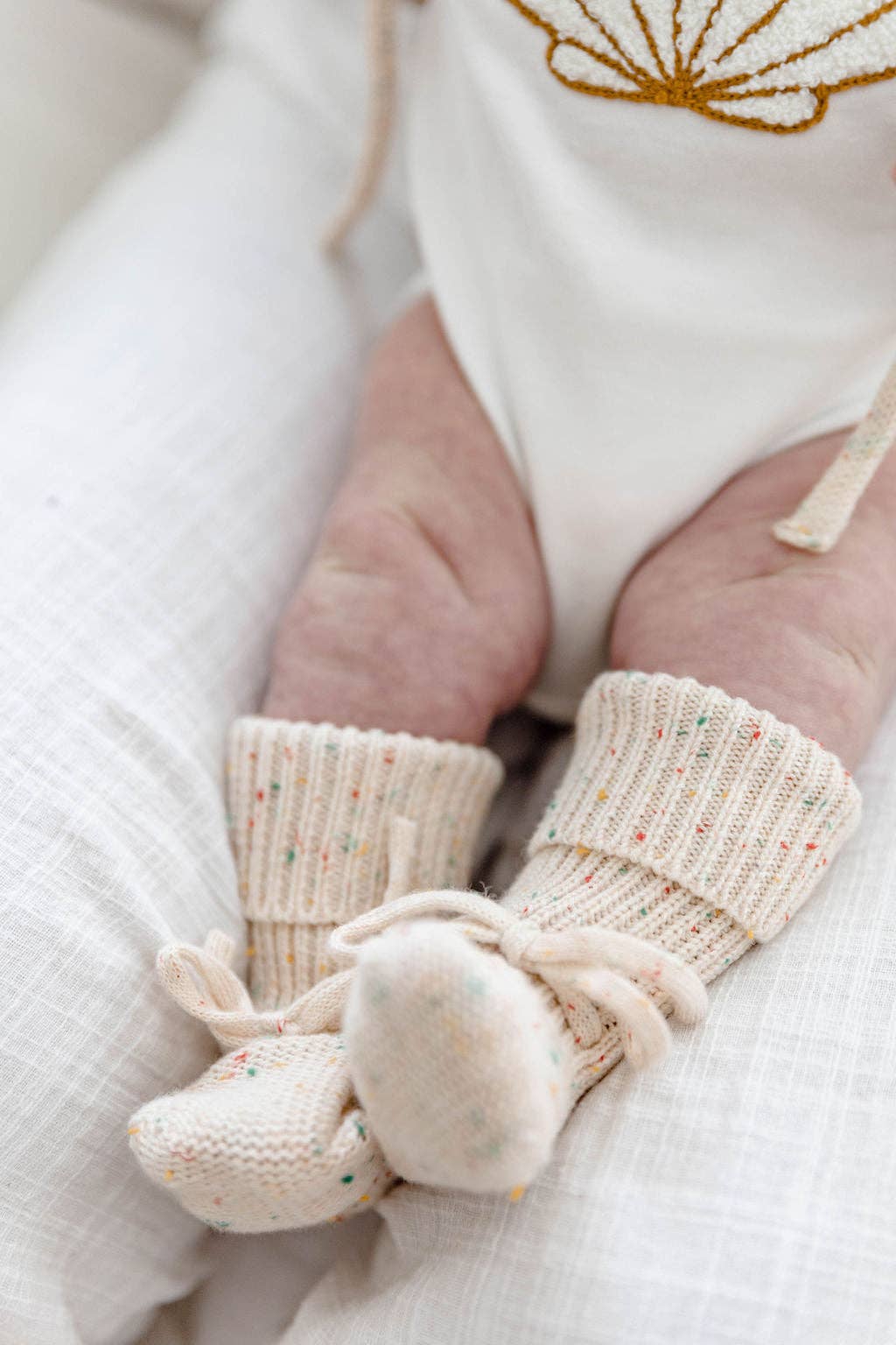 WOVEN KIDS - Newborn Booties | Oat